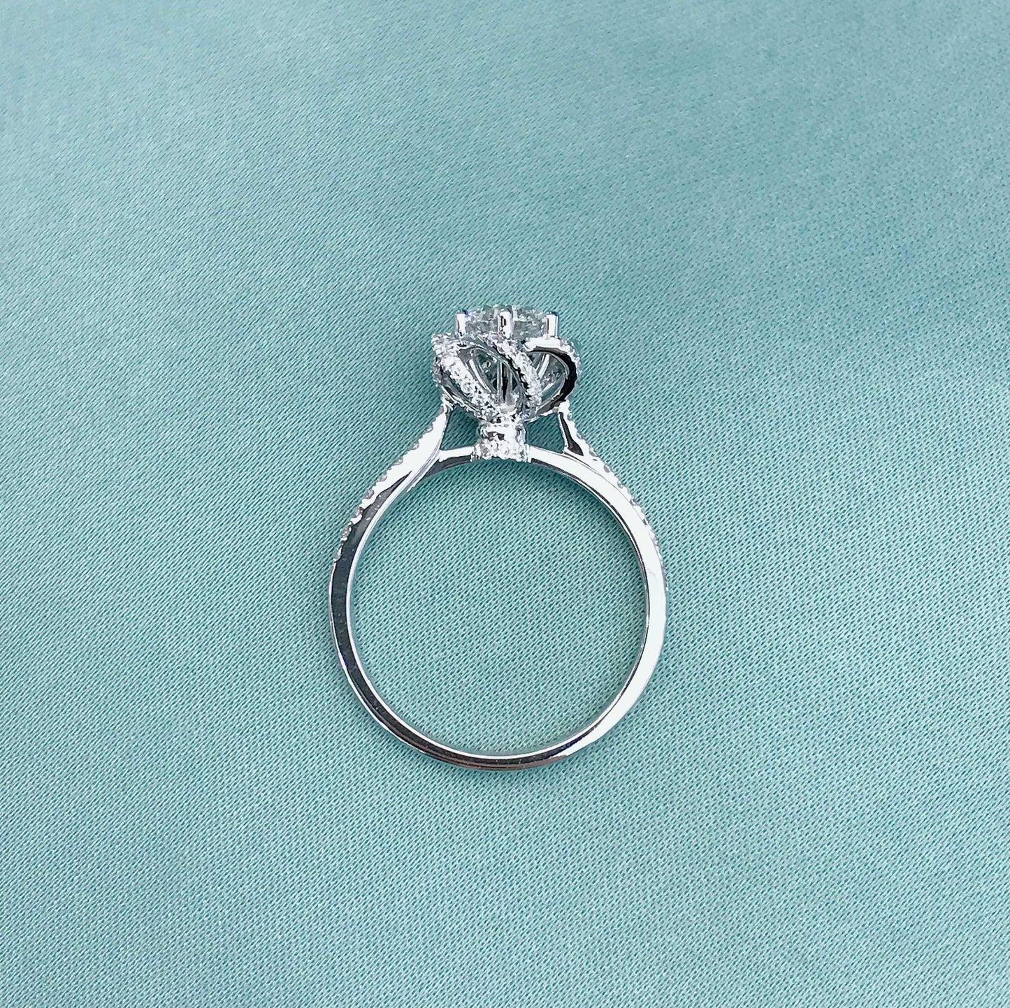 Winter Bloom – 18K White Gold Three-Stone Ring with 2ct Center & Diamond Accents