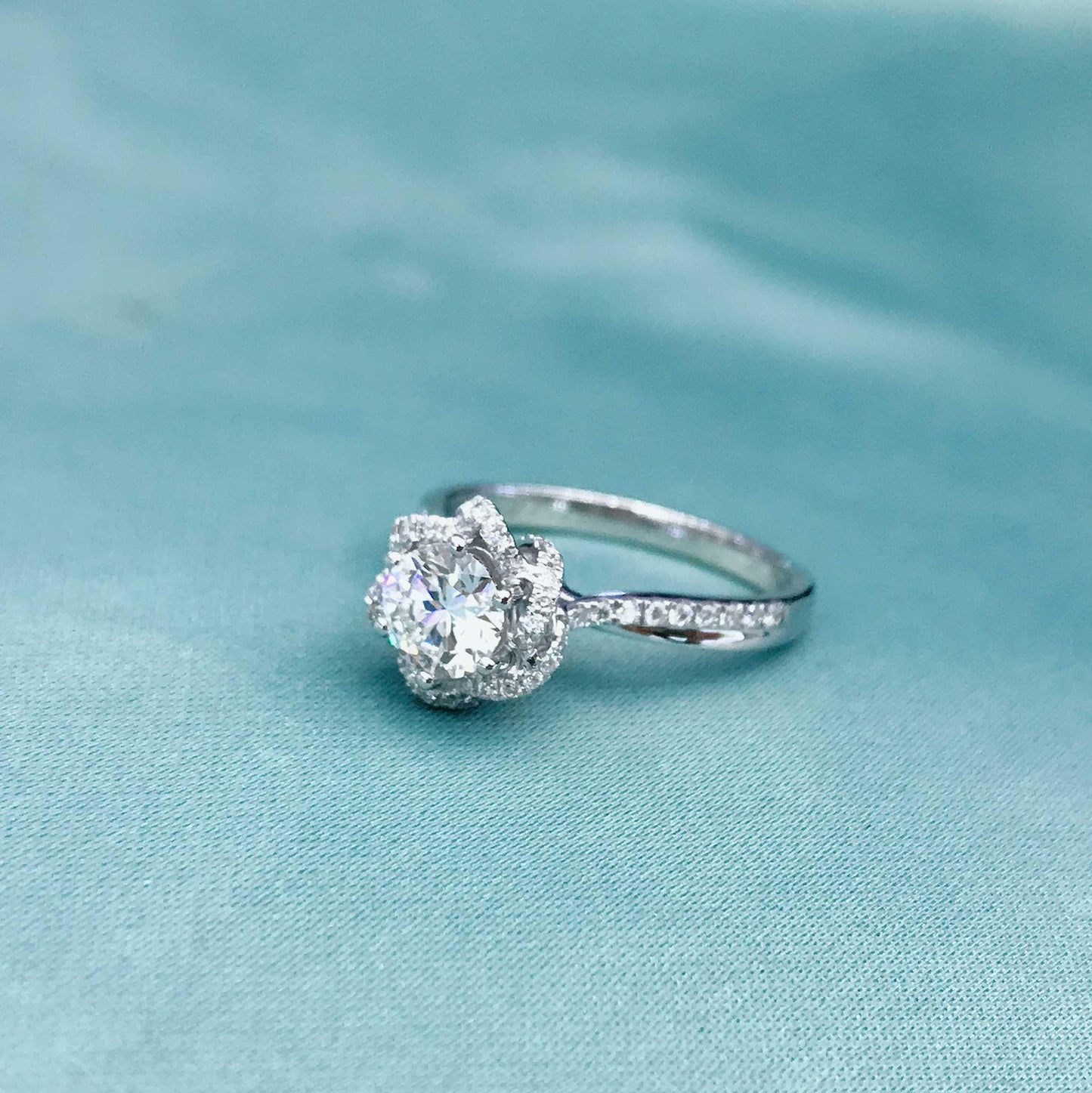 Winter Bloom – 18K White Gold Three-Stone Ring with 2ct Center & Diamond Accents