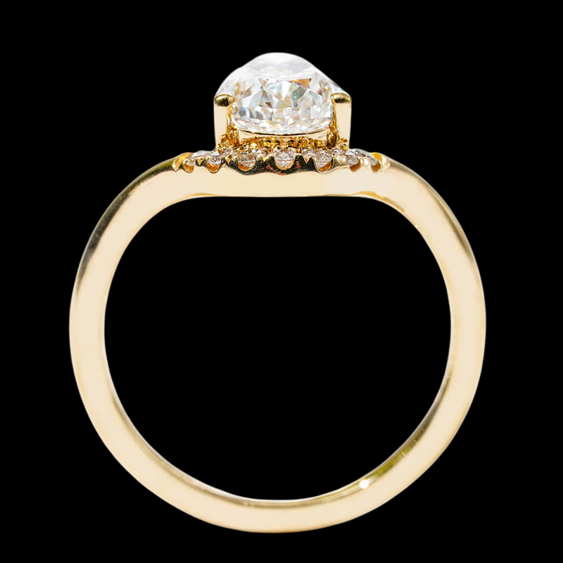 Aurora Crown” – 18K Yellow Gold Pear Diamond Ring (Pavé Halo)