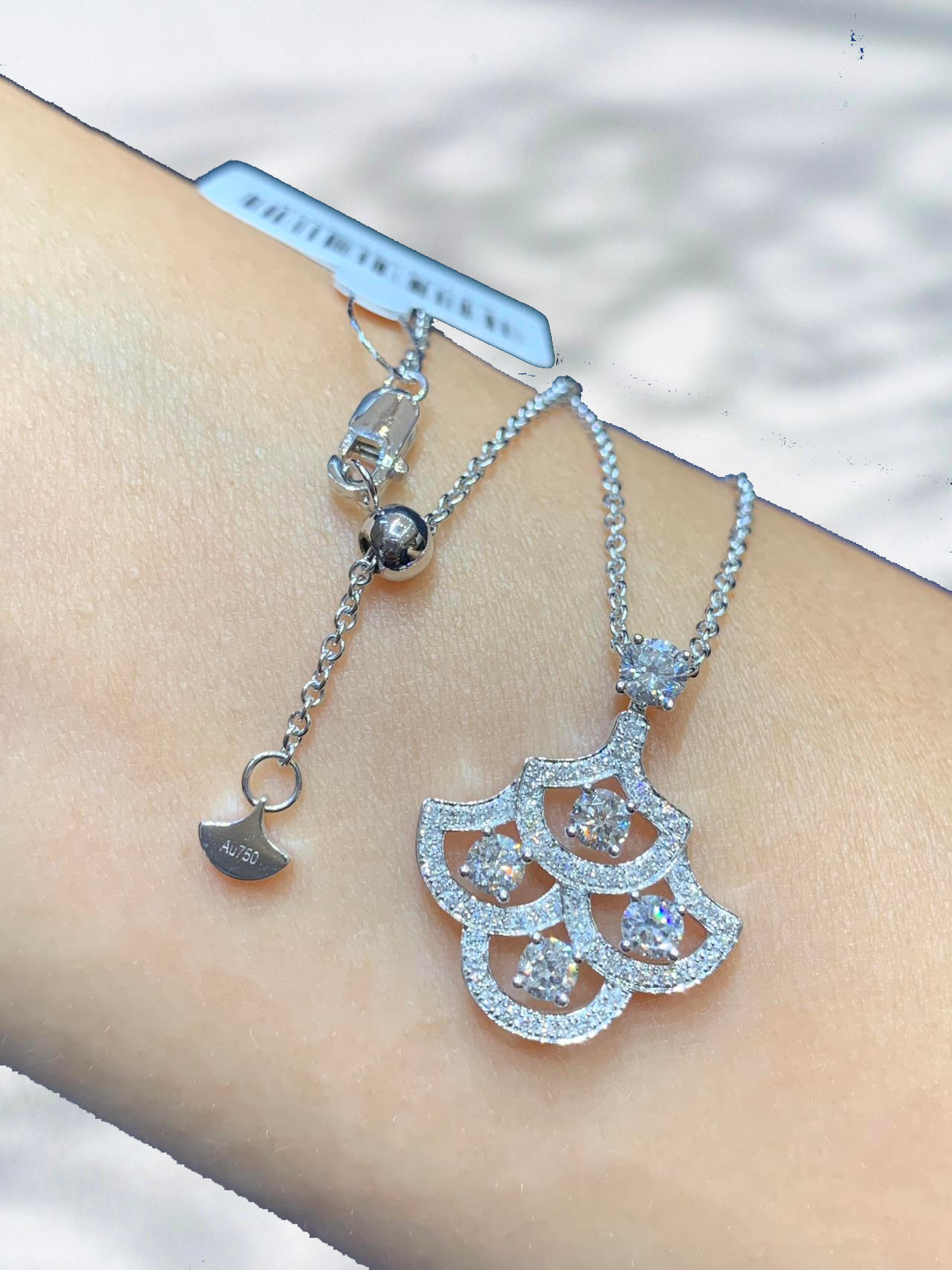 Cloverlight – 18K White Gold lab Diamond Four-Leaf Pendant