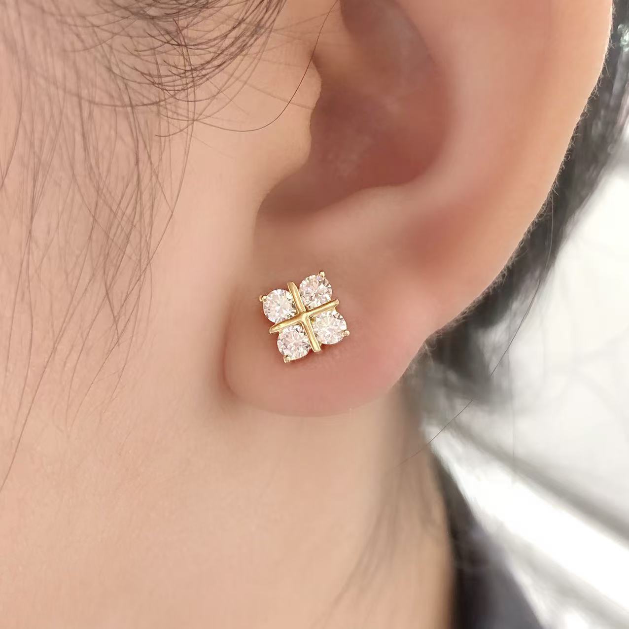 Regal Crossfire Studs – : Natural diamonds 1.034 ct 18K Yellow Gold