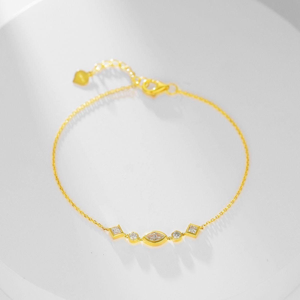 Aurora Thread Natural Diamond Bracelet –0.347 ct 18K Gold
