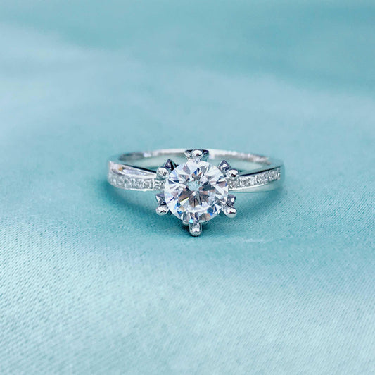 Eclipse Muse – 2 Carat Lab Diamond Solitaire Ring in 18K Gold with Pavé Halo