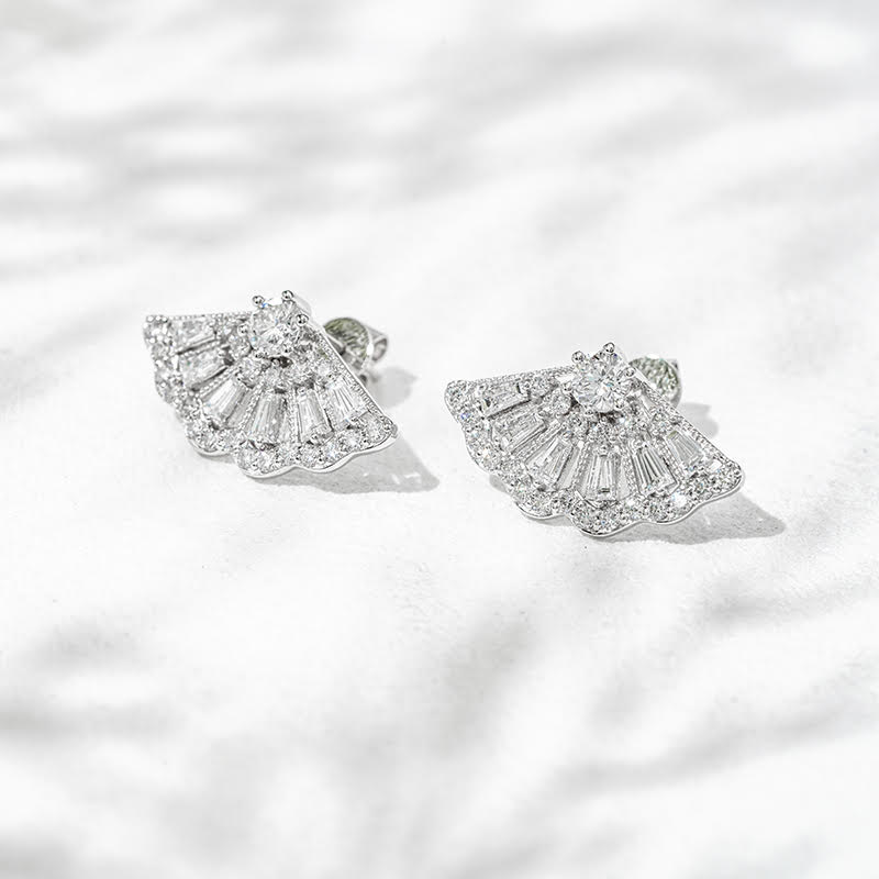 Fanfare Whispers – 18K White Gold Lab Diamond Earrings