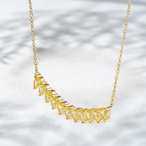 Gilded Aurora – 18K Yellow Gold Natural Diamond Fan Necklace