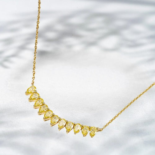 Gilded Aurora – 18K Yellow Gold Natural Diamond Fan Necklace