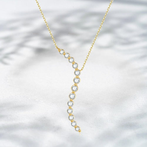 Golden Drift – 18K Natural Diamond Curve Pendant Necklace