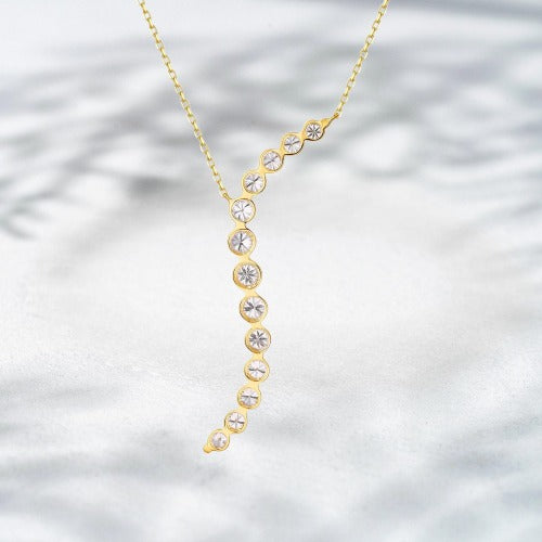 Golden Drift – 18K Natural Diamond Curve Pendant Necklace