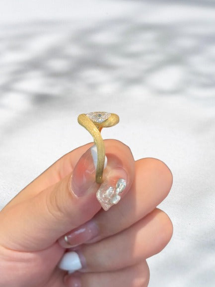 Waveform – Sculpted 0.836ct in 18K Yellow Gold Natural Diamond Ring