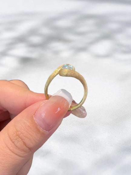 Waveform – Sculpted 0.836ct in 18K Yellow Gold Natural Diamond Ring