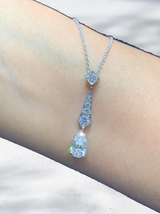 Raindrop Echo – 18K White Gold Teardrop lab Diamond Necklace