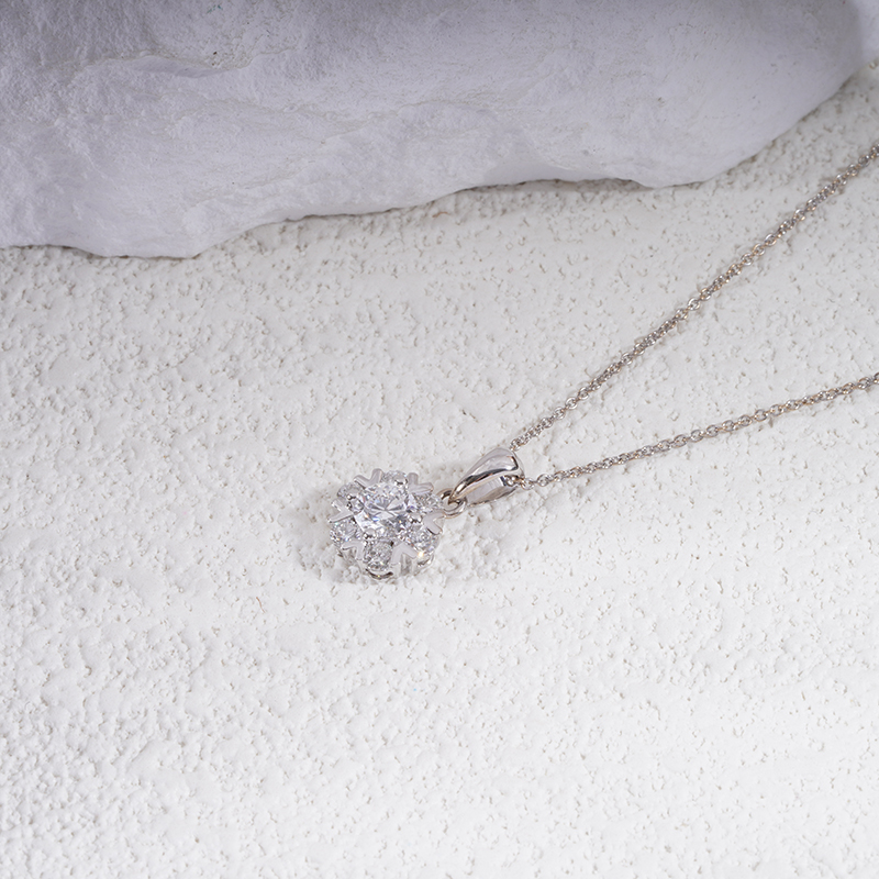 Bloom Cluster – 18K White Gold Lab Diamond Pendant Necklace
