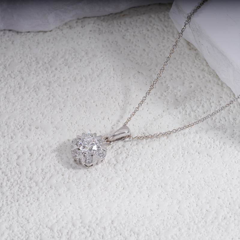 Bloom Cluster – 18K White Gold Lab Diamond Pendant Necklace