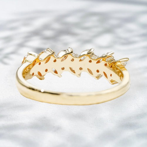 Soleil Crest – 18K Yellow Gold Lab Diamond Band