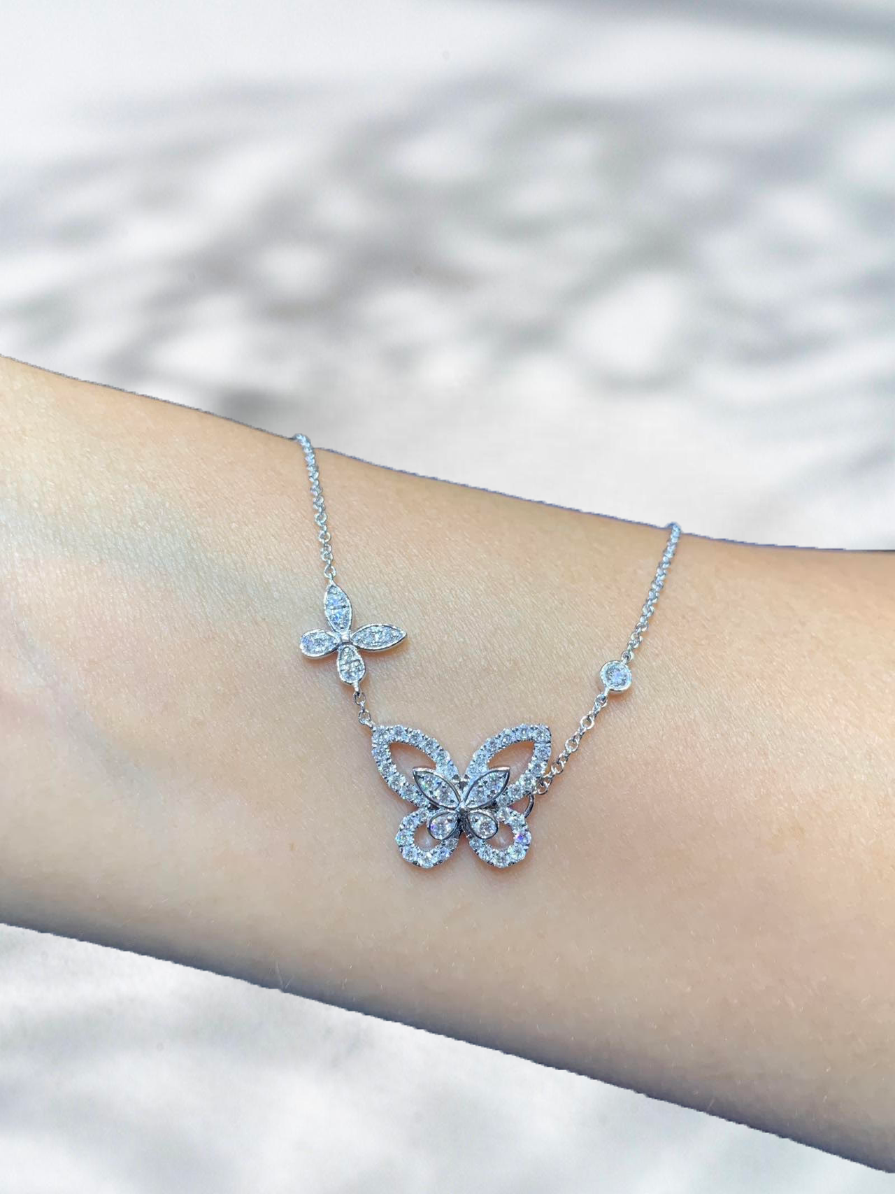 Flutterglow – 18K White Gold Butterfly Necklace with lab Diamonds