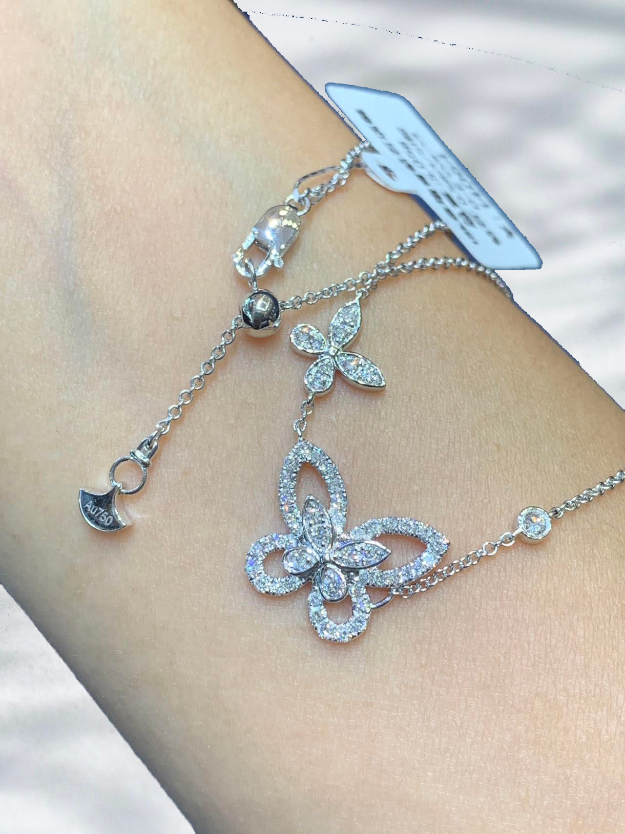 Flutterglow – 18K White Gold Butterfly Necklace with lab Diamonds