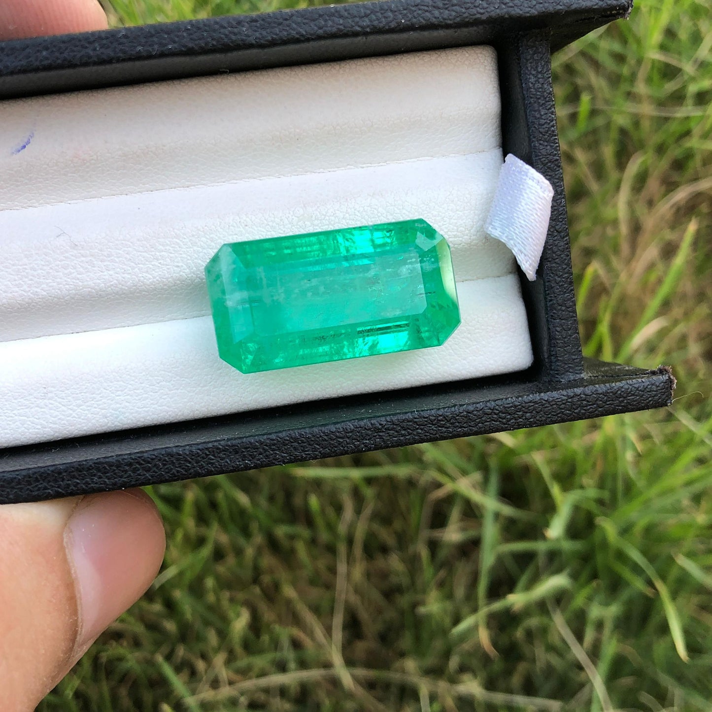 29.18 Carat No Oil Afghan Emerald Pendant with Natural Diamonds in 18K White Gold
