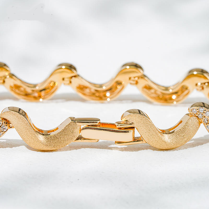 Golden Current Lab Diamond Wave Bracelet in 18K Yellow Gold – 16cm