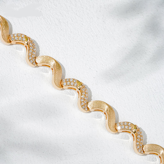 Golden Current Lab Diamond Wave Bracelet in 18K Yellow Gold – 16cm