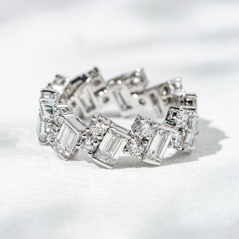 Aurora Edge – 18K White Gold Baguette Eternity Band