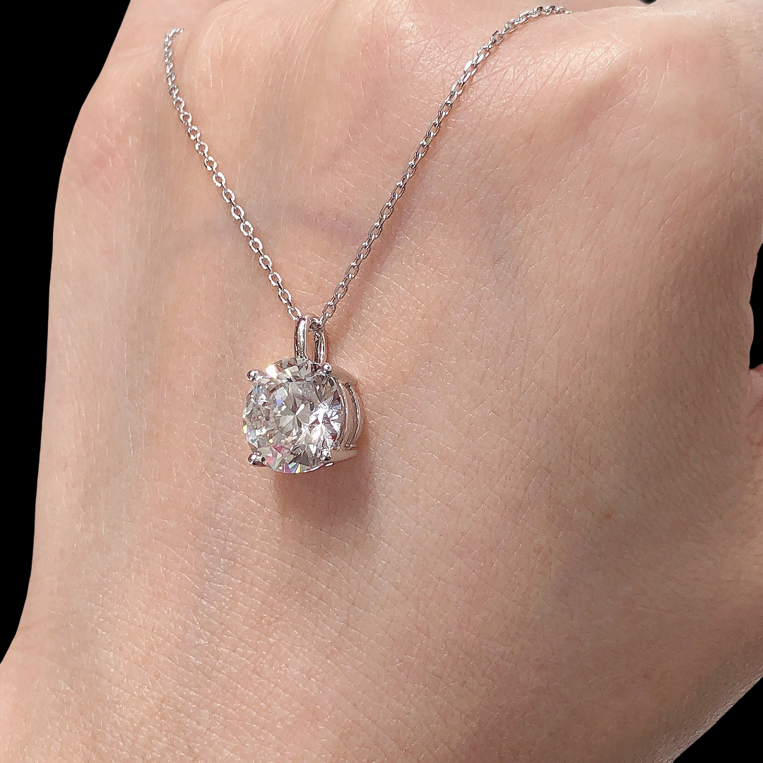 3.10 ct Round Brilliant Lab Diamond Pendant – F/G Color, VS–VVS Clarity, 18K Gold