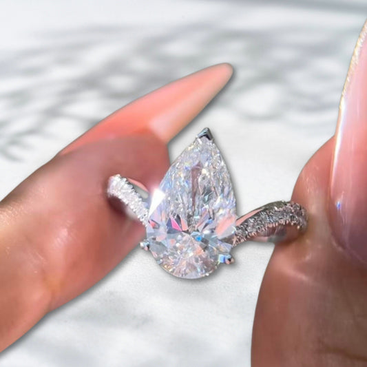QOB Crownflare – 5ct Pear-Cut Lab Diamond Ring in Platinum PT950
