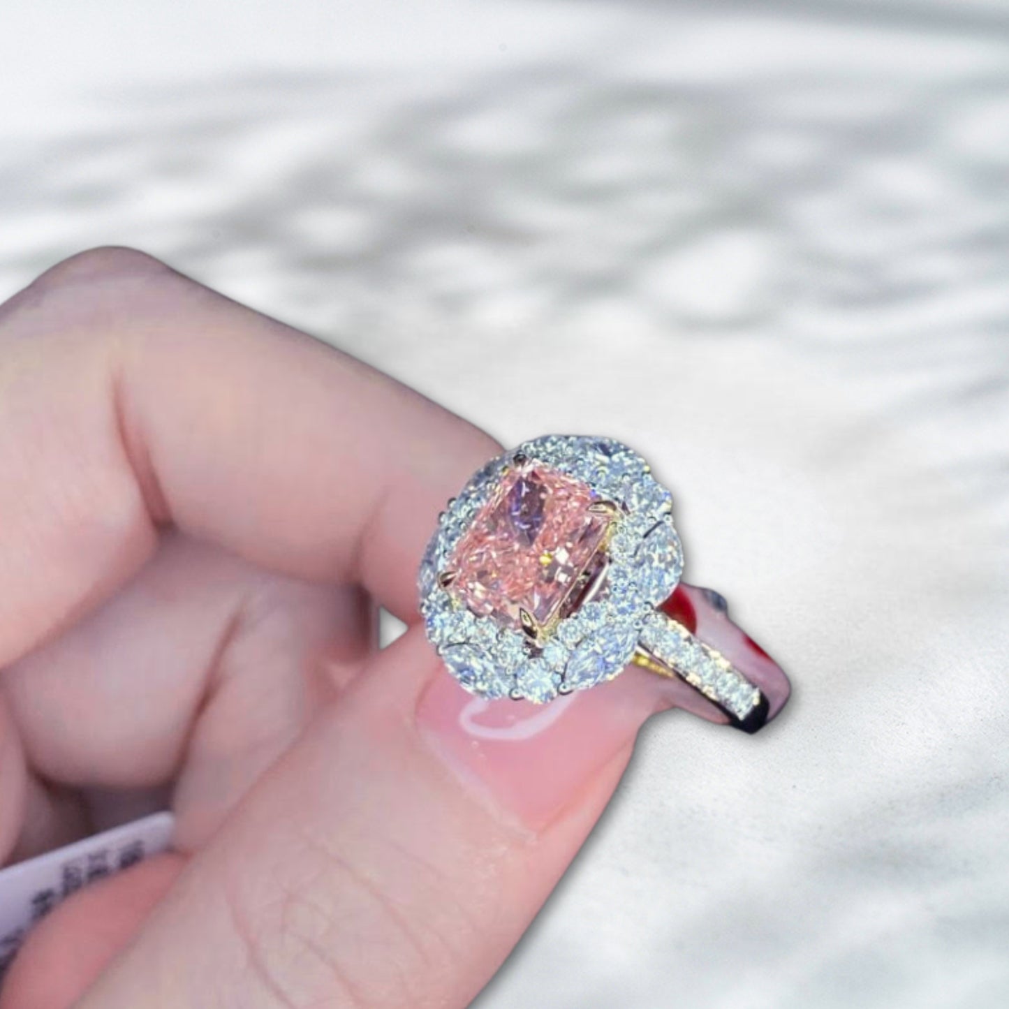 QOB Blushburst – 2.53 ct Fancy Radiant Lab Diamond Ring in 18K Champagne Gold