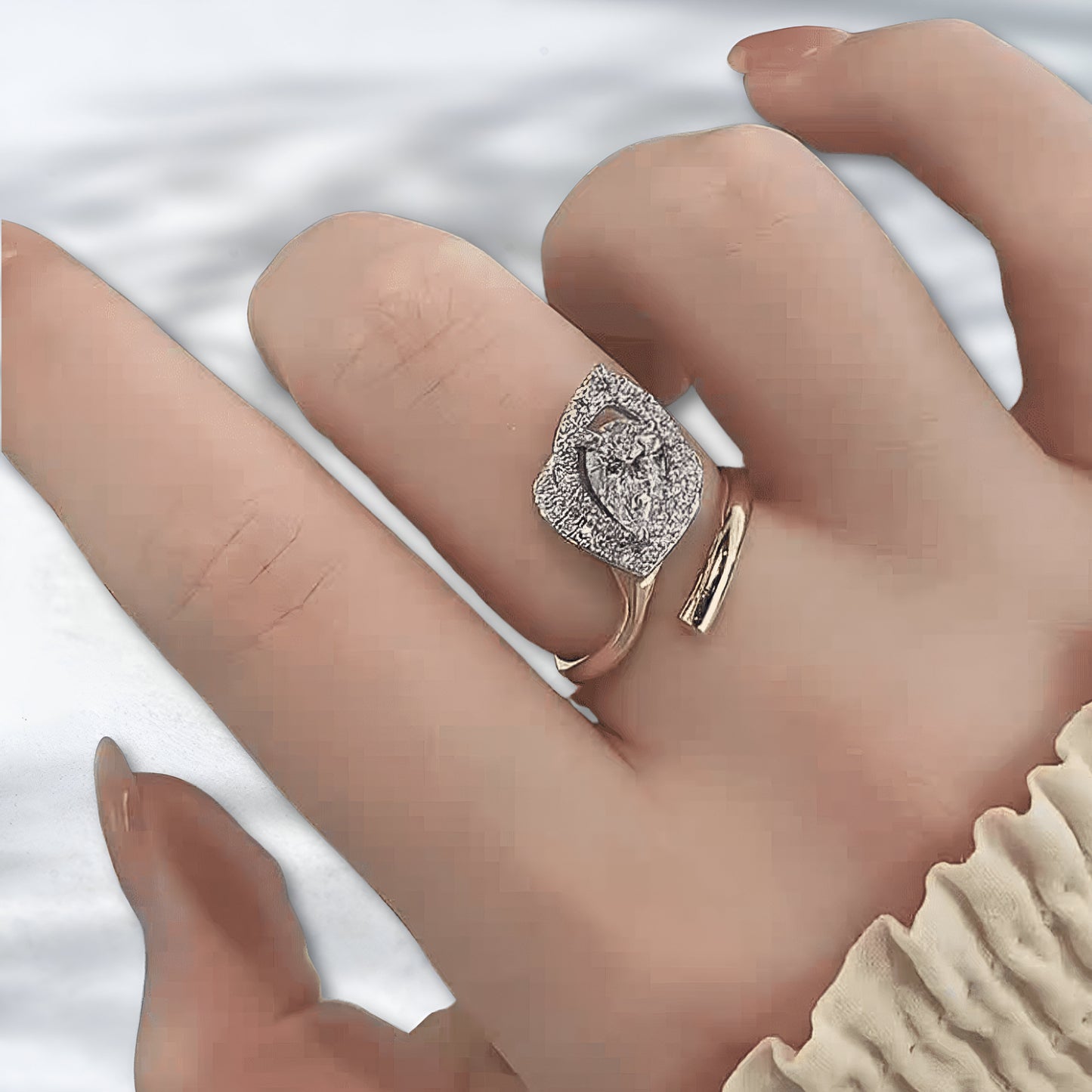 Deco Bloom –0.92 carats 18K Mixed Gold Diamond Cocktail Ring