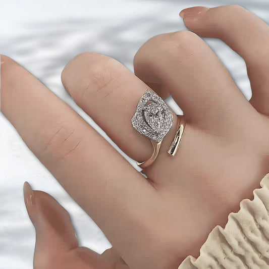 Deco Bloom –0.92 carats 18K Mixed Gold Diamond Cocktail Ring