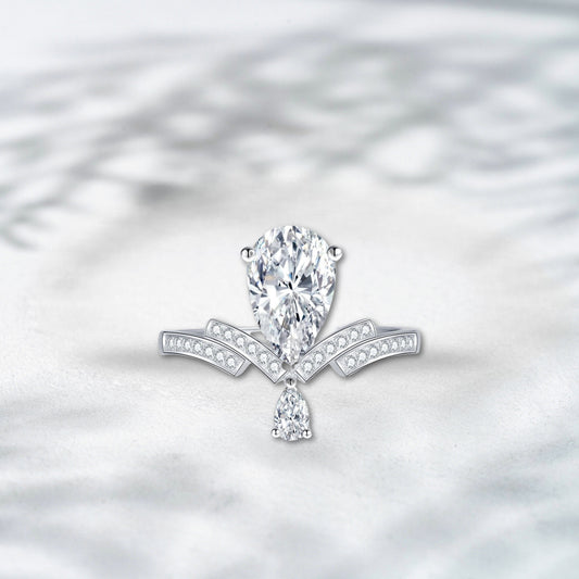 QOB Vowstrike Ring – 2.317ct Pear-Cut Lab Diamond in 18K Gold