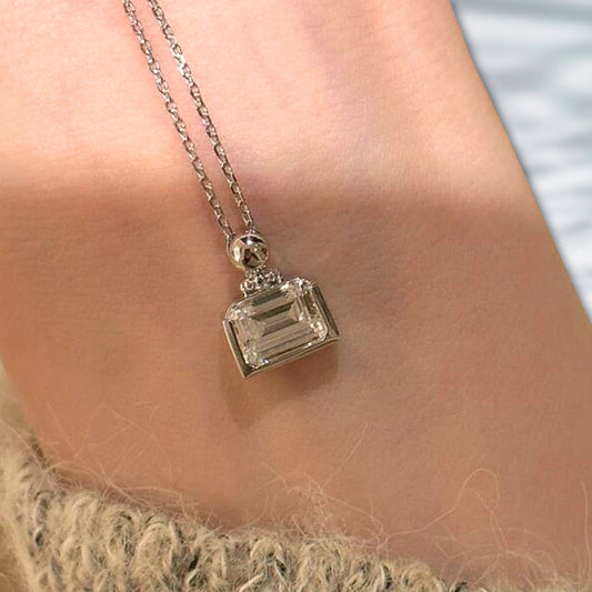 Haute Scent Pendant – 1.03ct Natural Diamond in 18K Gold
