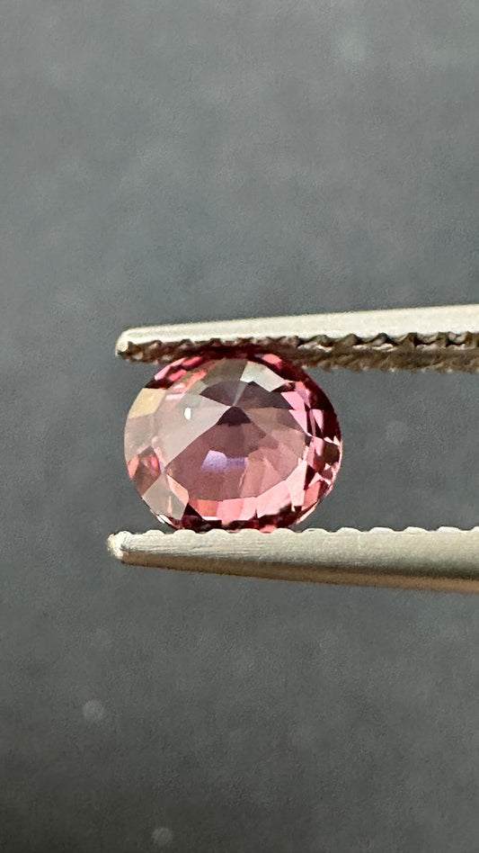 1.07 ct Natural Unheated Round Padparadscha Sapphire (GIT Certified) – Orangy Pink Brilliant