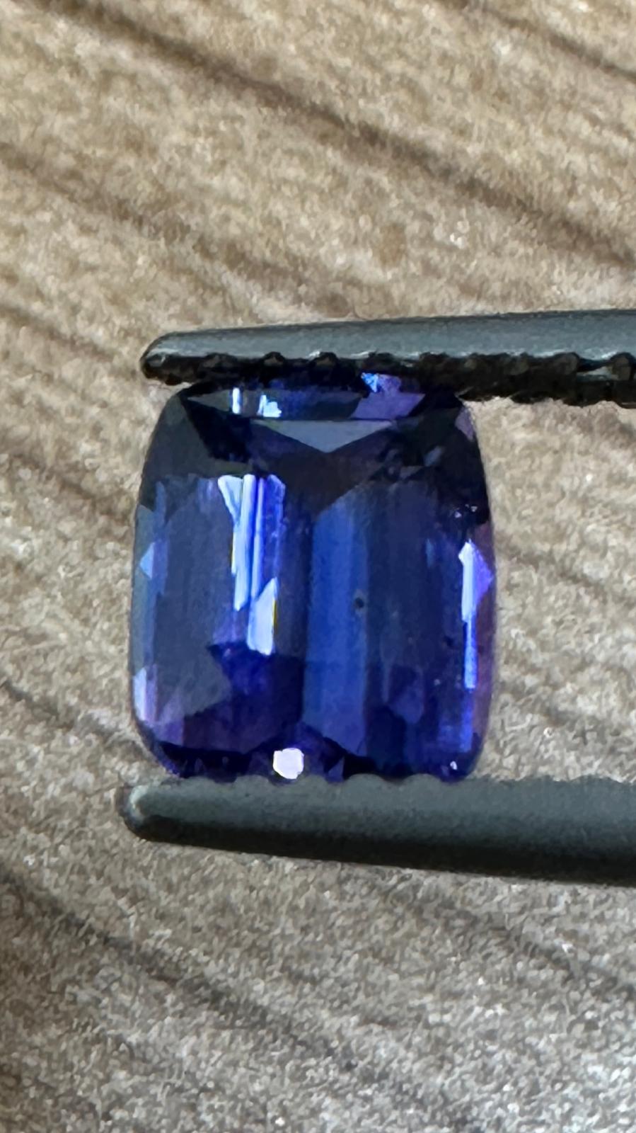 1.57 ct Natural Unheated Parti-Colored Sapphire (GIT Certified) – Cushion Cut, Purple–Blue