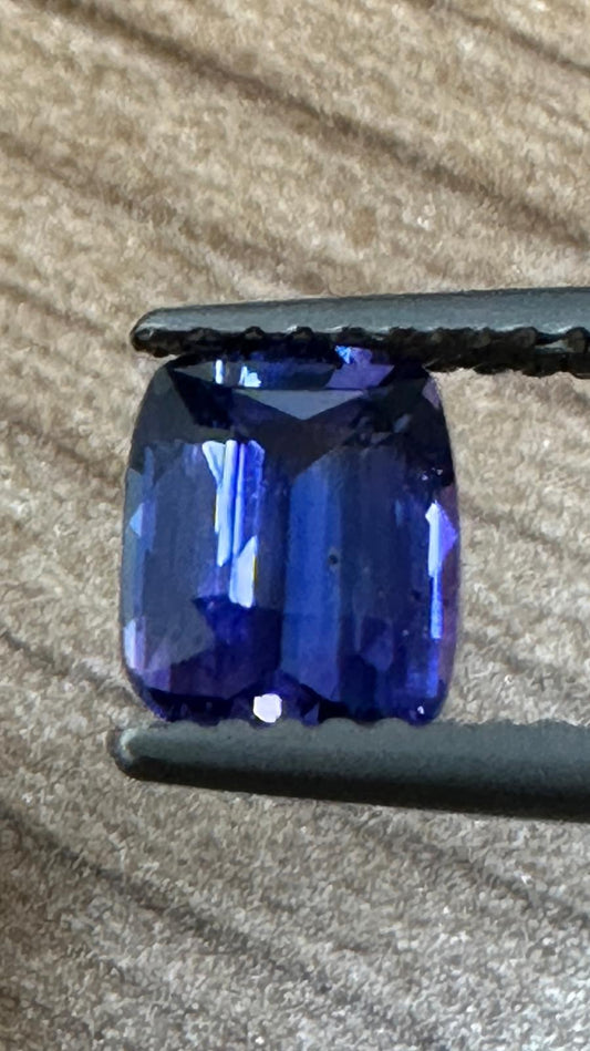 1.57 ct Natural Unheated Parti-Colored Sapphire (GIT Certified) – Cushion Cut, Purple–Blue