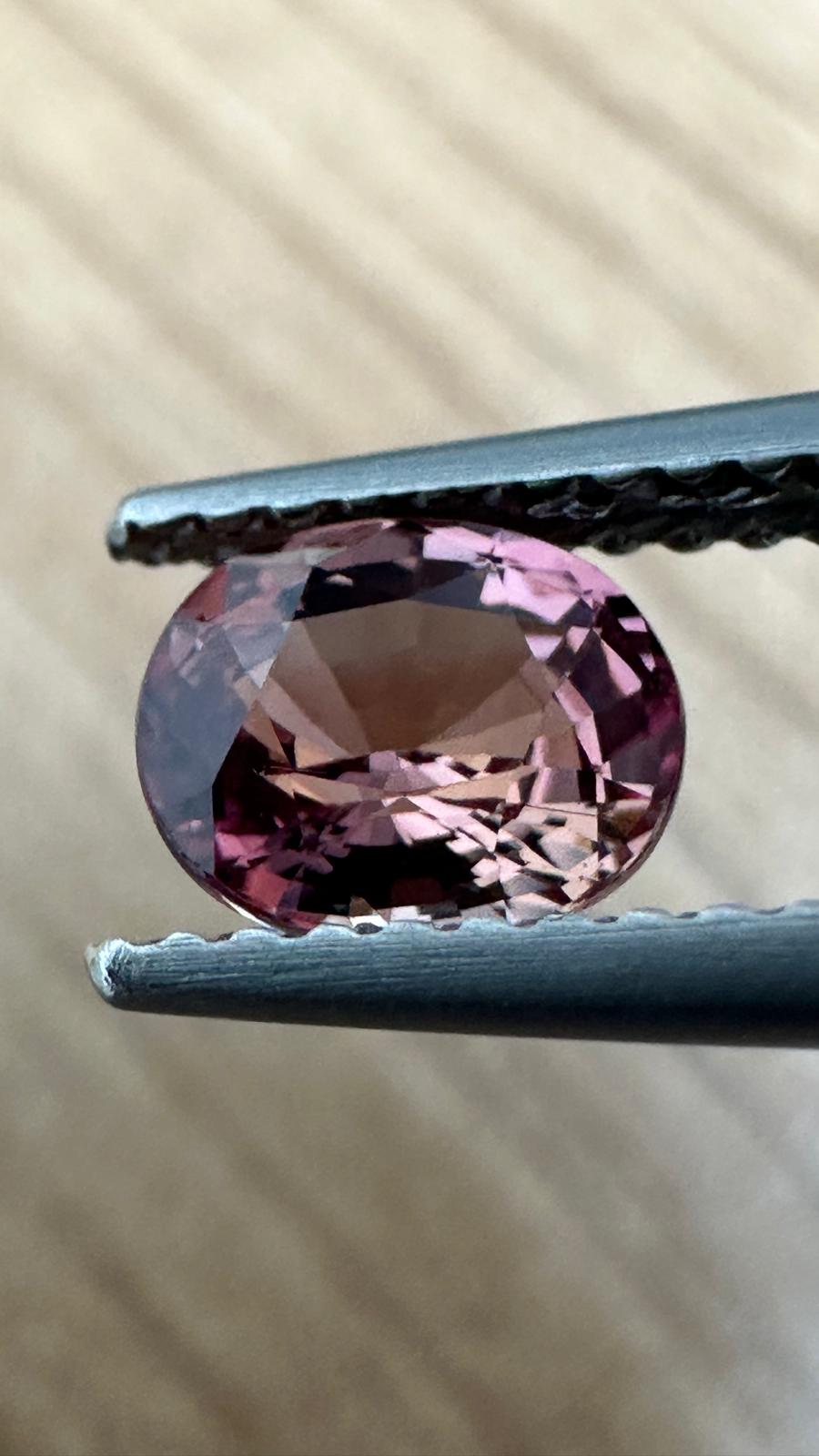 1.10 ct Natural Padparadscha Sapphire (Unheated, GIT Certified) – Oval Brilliant Cut