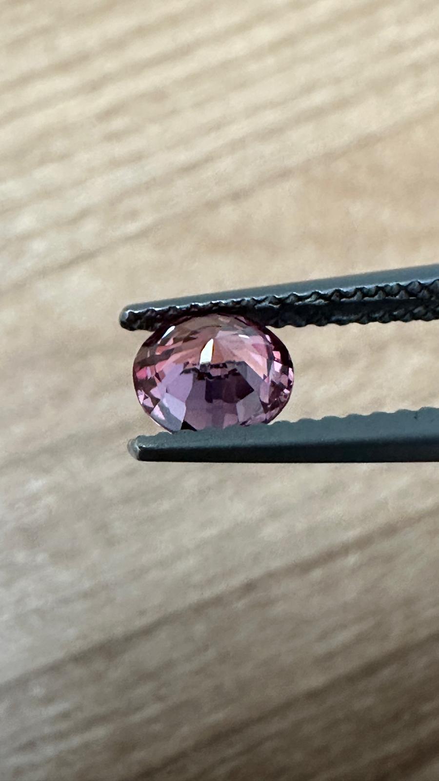 1.07 ct Natural Unheated Round Padparadscha Sapphire (GIT Certified) – Orangy Pink Brilliant
