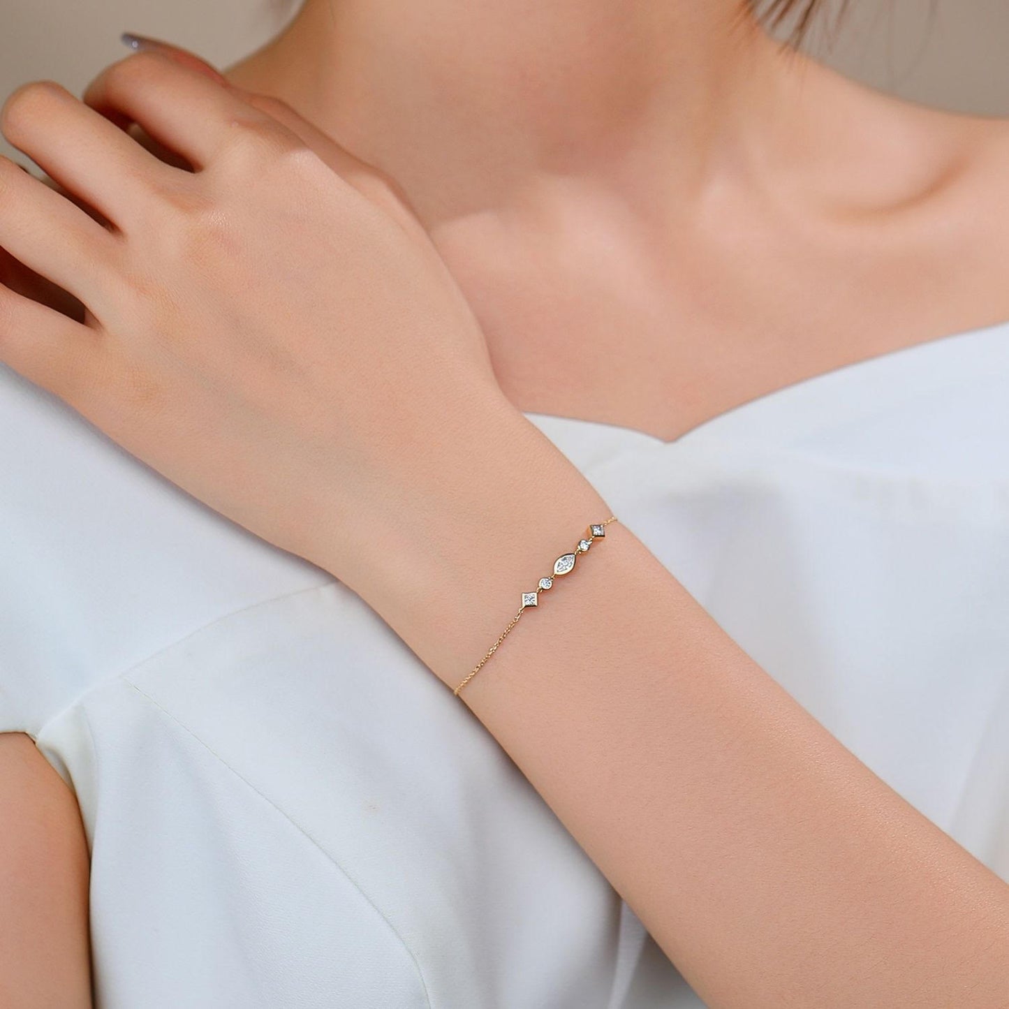 Aurora Thread Natural Diamond Bracelet –0.347 ct 18K Gold